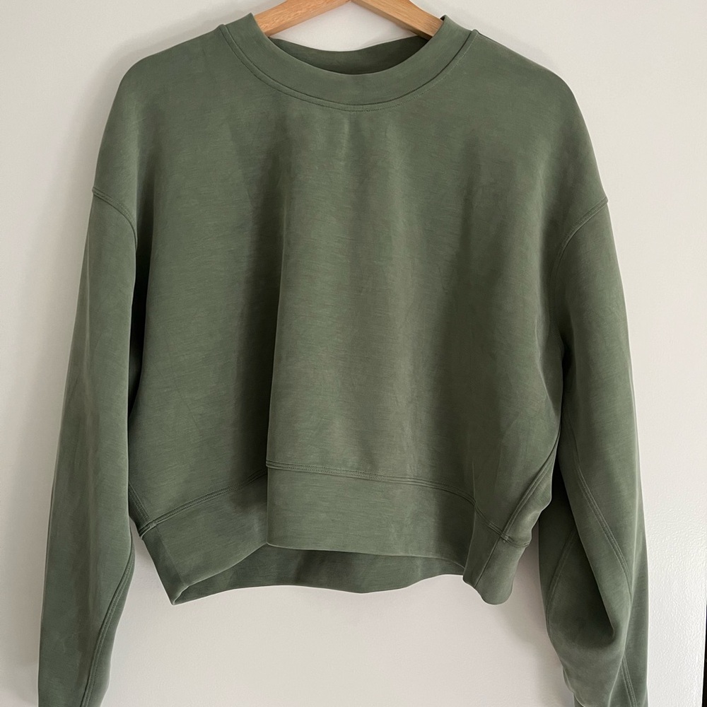 Lululemon Perfectly Oversized Cropped Crew Softstreme in Green Twill